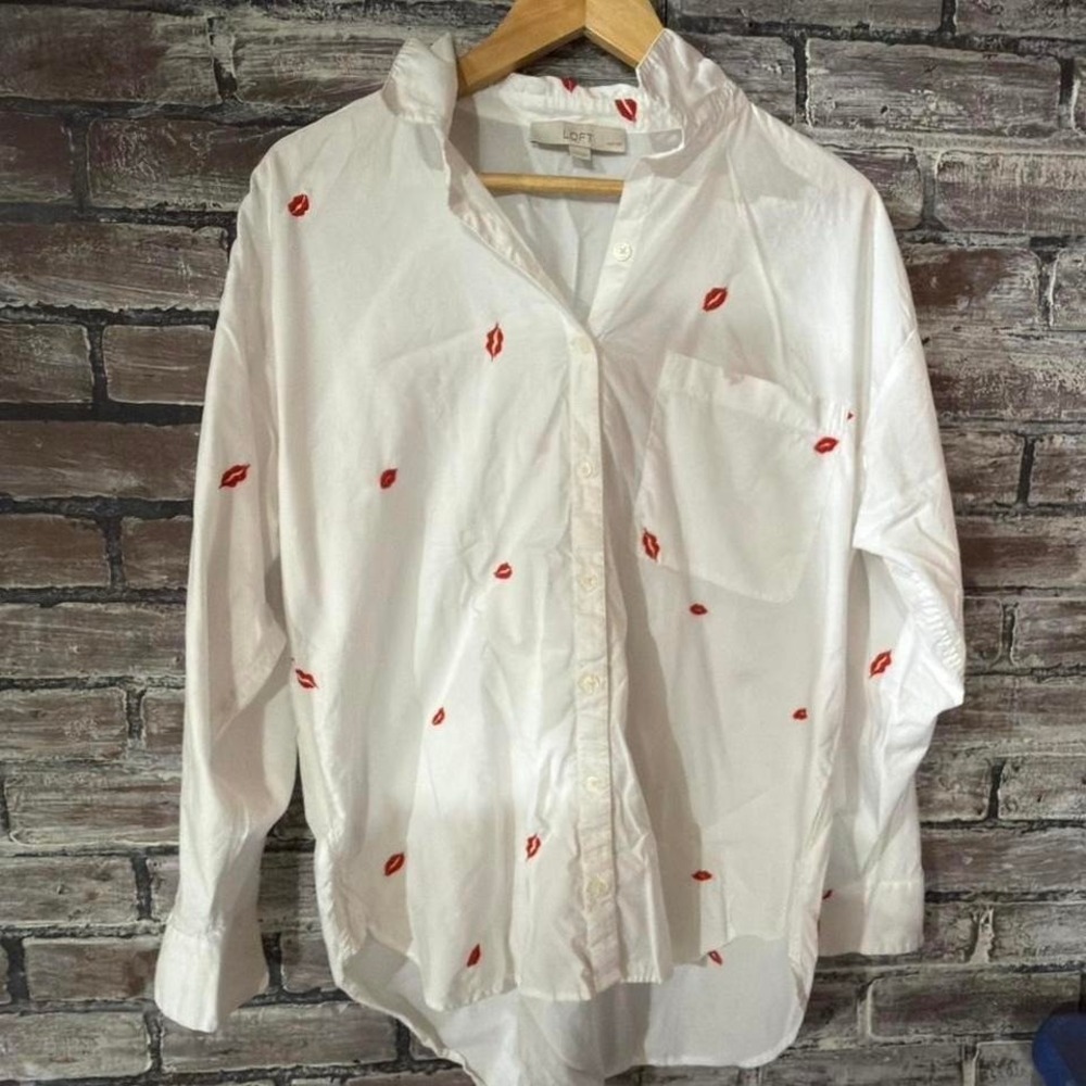 LOFT Button Down Shirt Womens Petite LP White Red Lip Print Casual Top